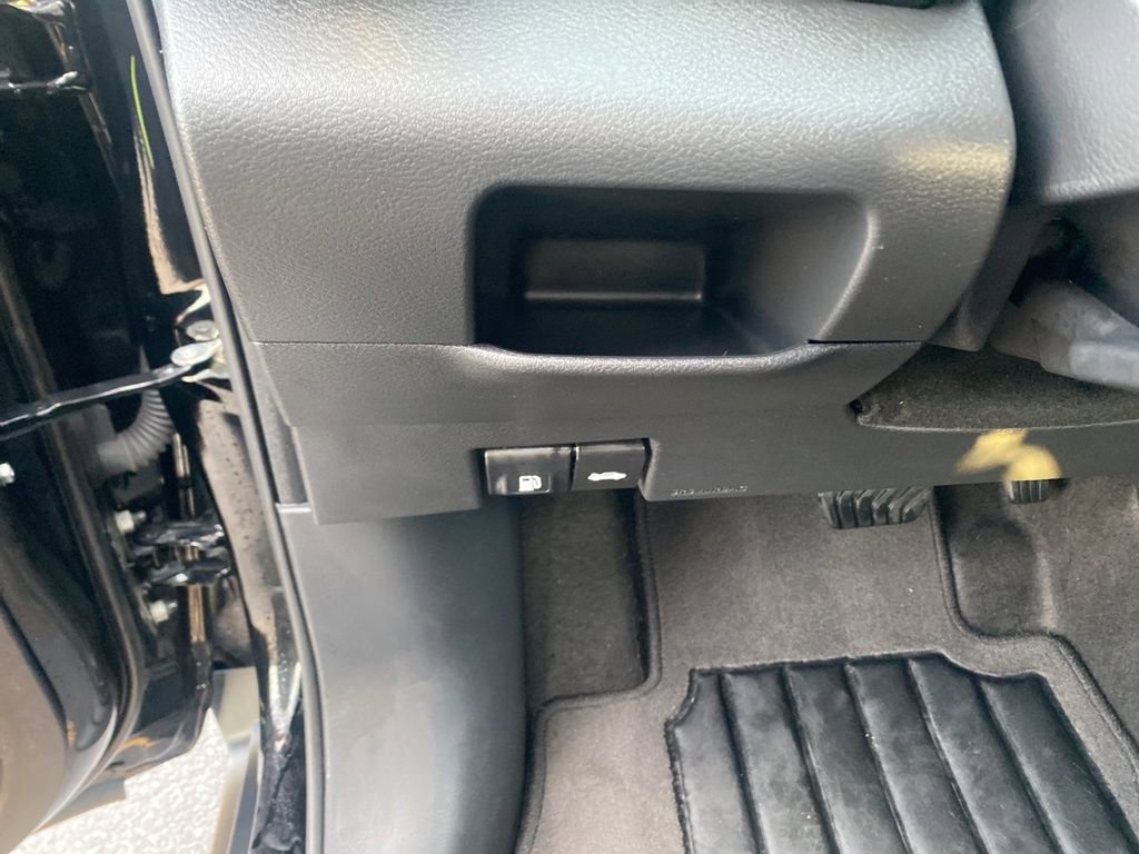 Used 2024 Nissan Kicks SV image 16