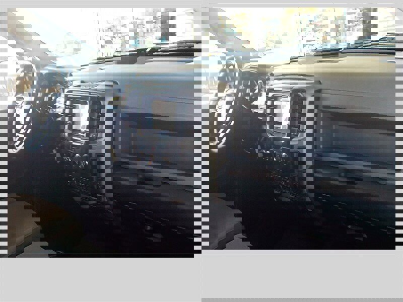 Used 2018 RAM 2500 Tradesman w/ Chrome Appearance Group image 15