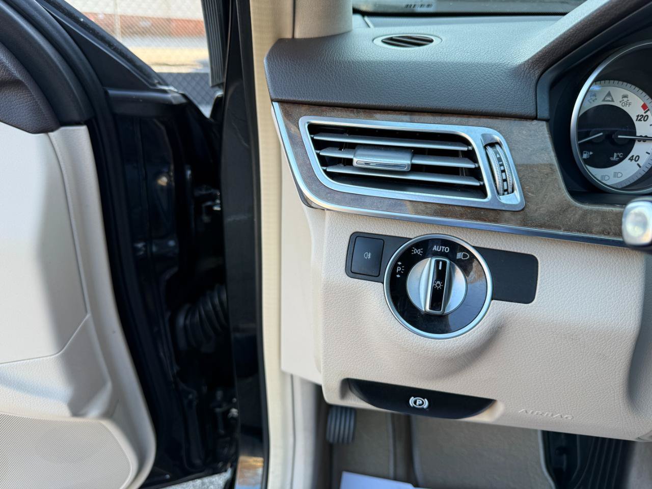 Used 2014 Mercedes-Benz E 350 4MATIC Sedan image 14