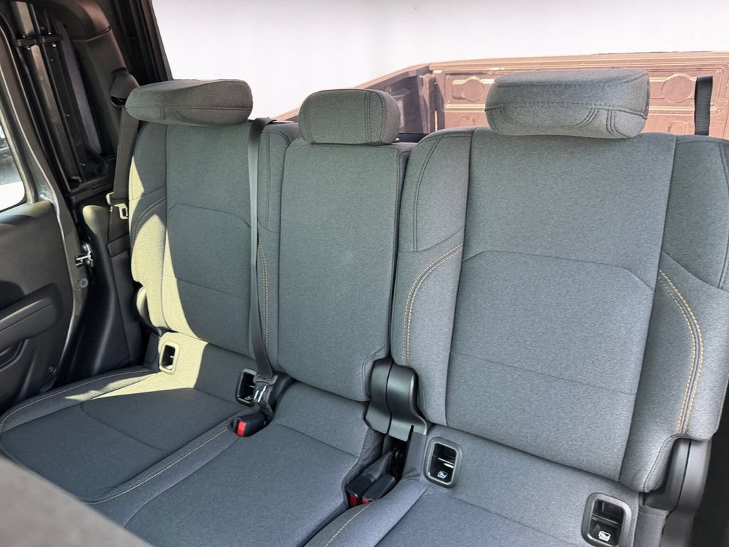 New 2025 Jeep Gladiator Sport AWD/4WD image 13