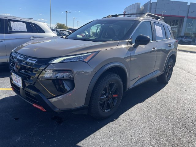 Used 2025 Nissan Rogue SV AWD/4WD image 12
