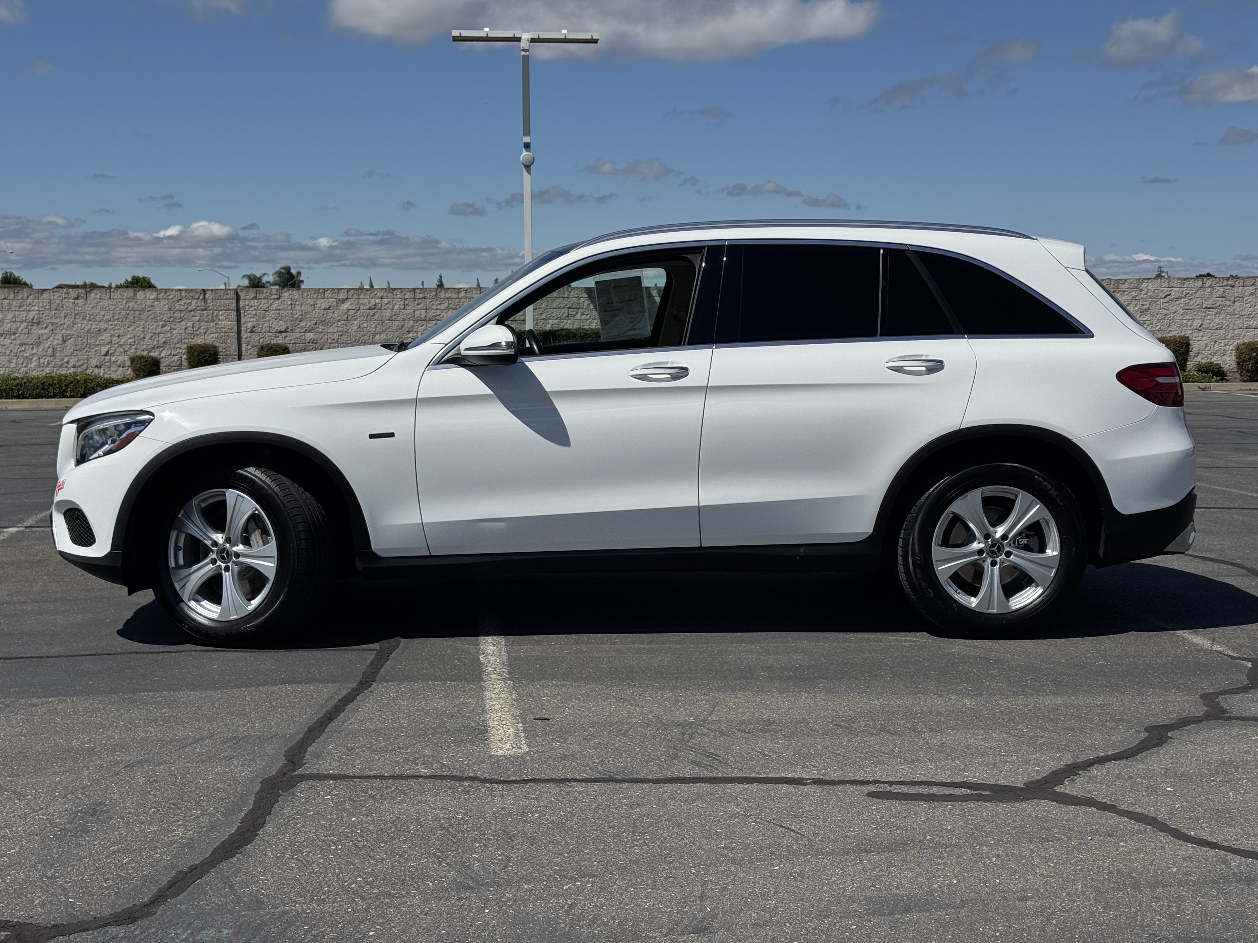 Used 2018 Mercedes-Benz GLC 350e 4MATIC image 4