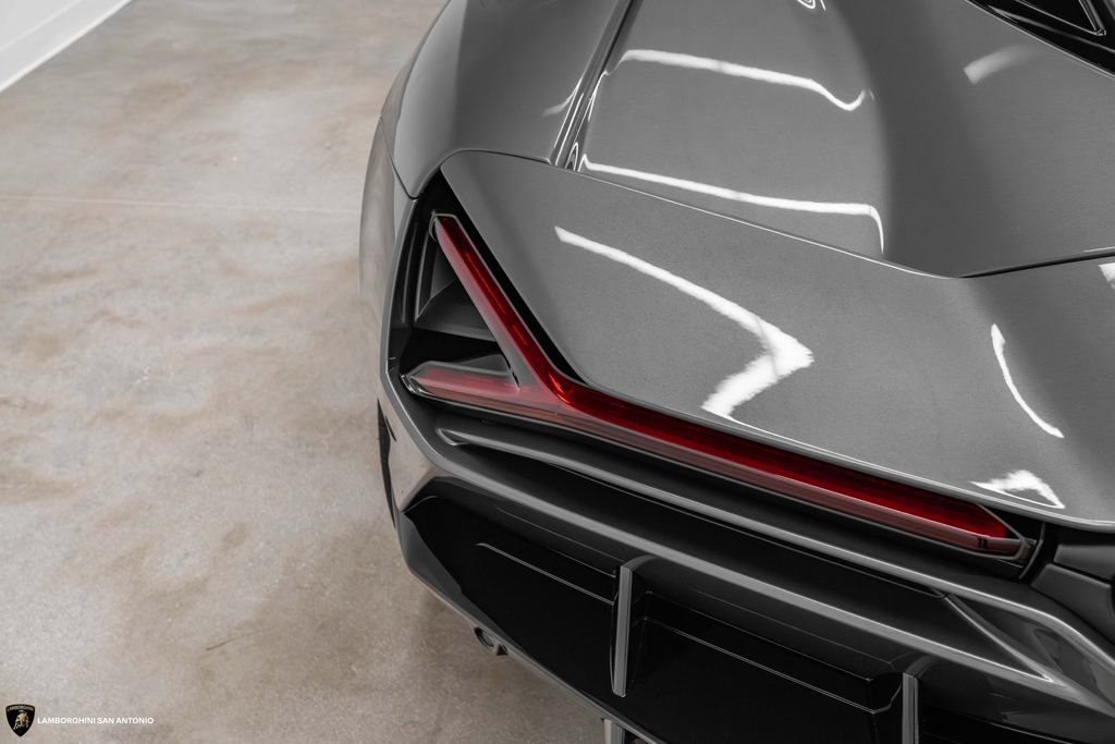Used 2026 Lamborghini Revuelto AWD/4WD image 18