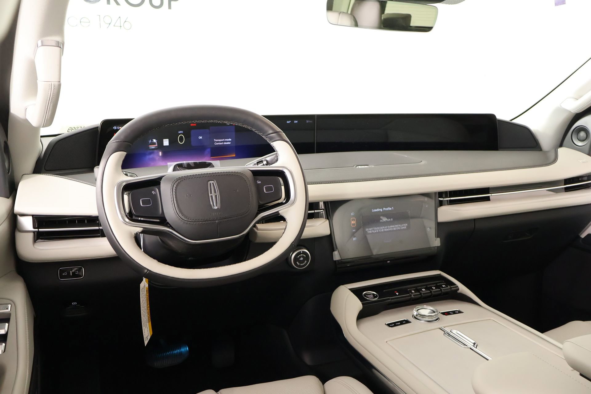 New 2026 Lincoln Navigator Premiere image 2