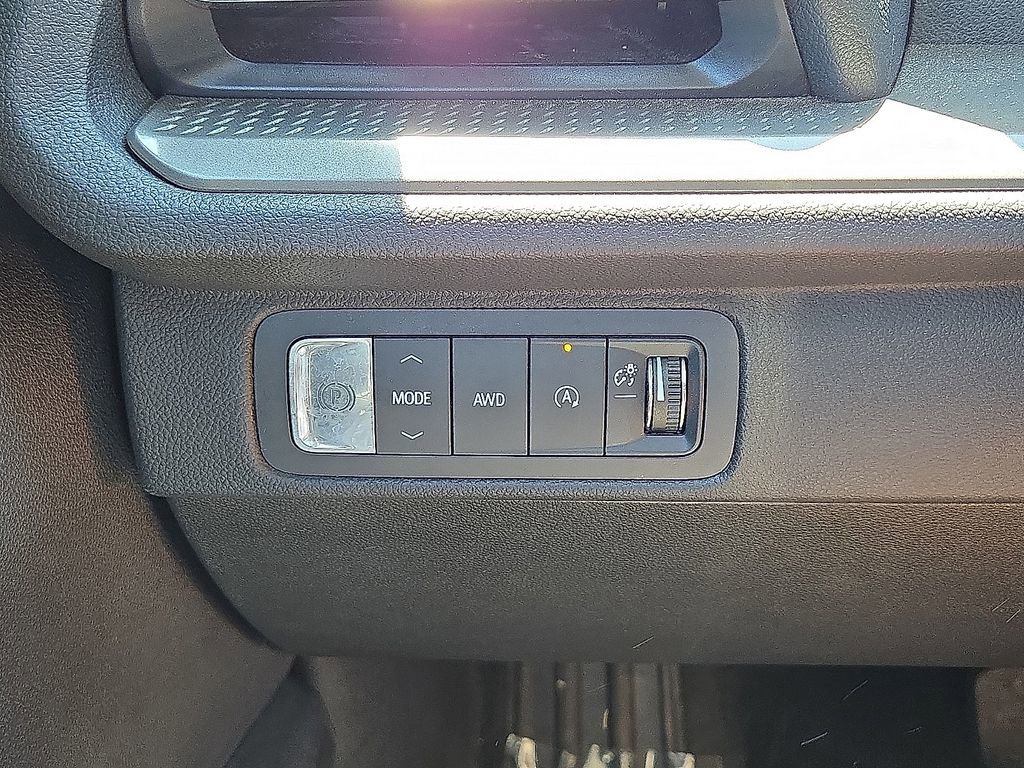 Used 2024 Chevrolet Traverse LT AWD/4WD image 27
