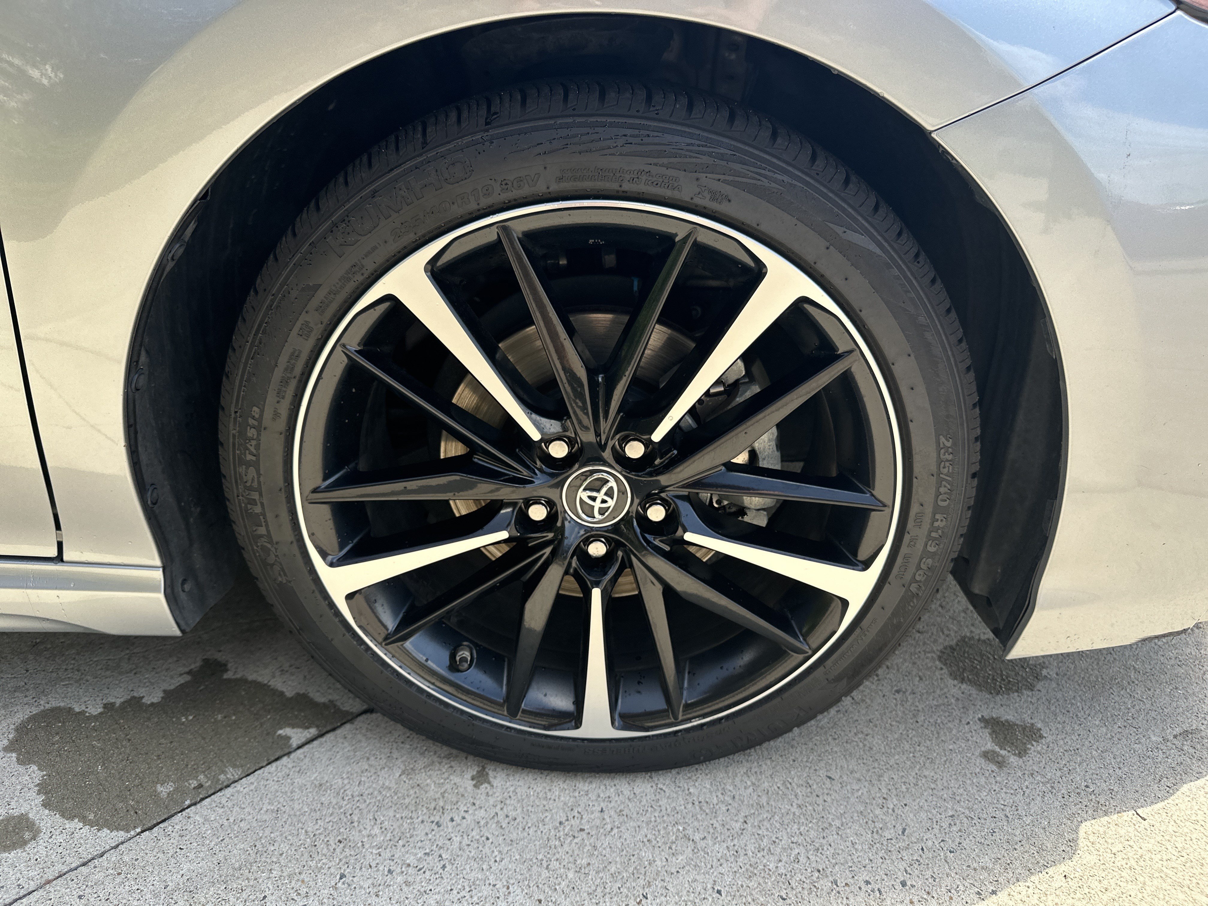 Used 2019 Toyota Camry XSE FWD image 33