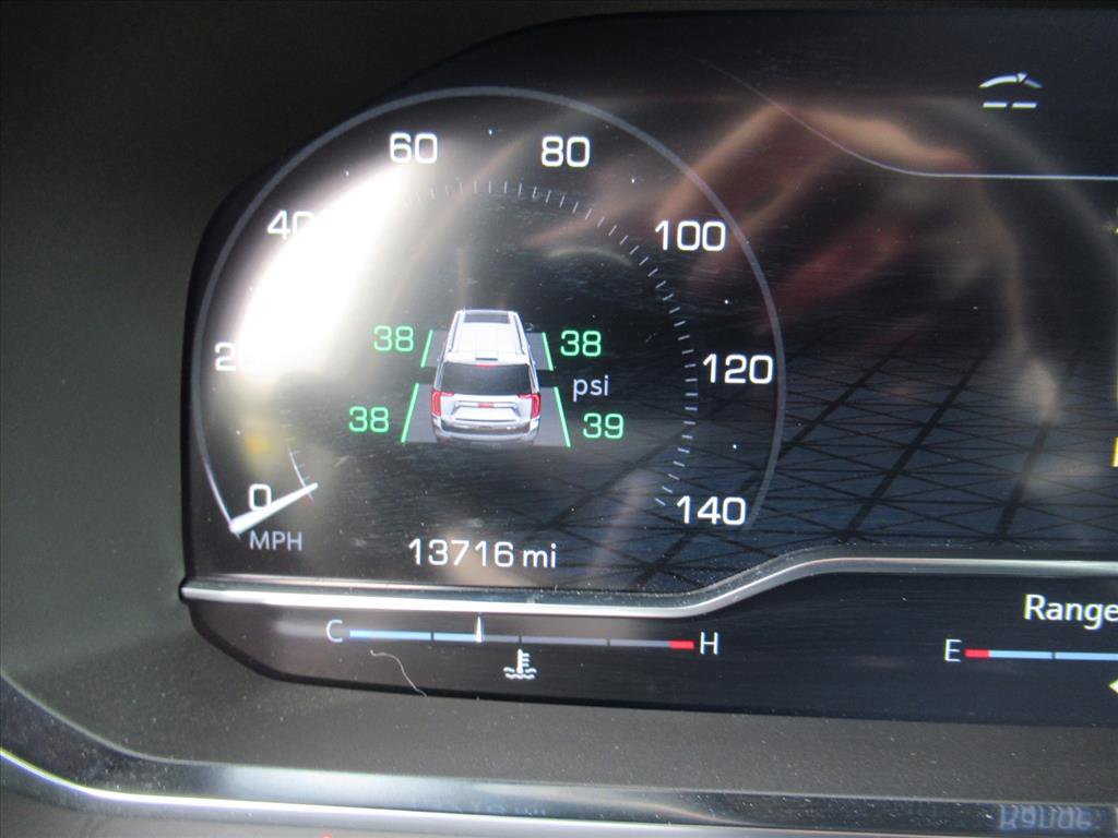 Used 2024 GMC Yukon XL SLT w/ SLT Premium Package image 25