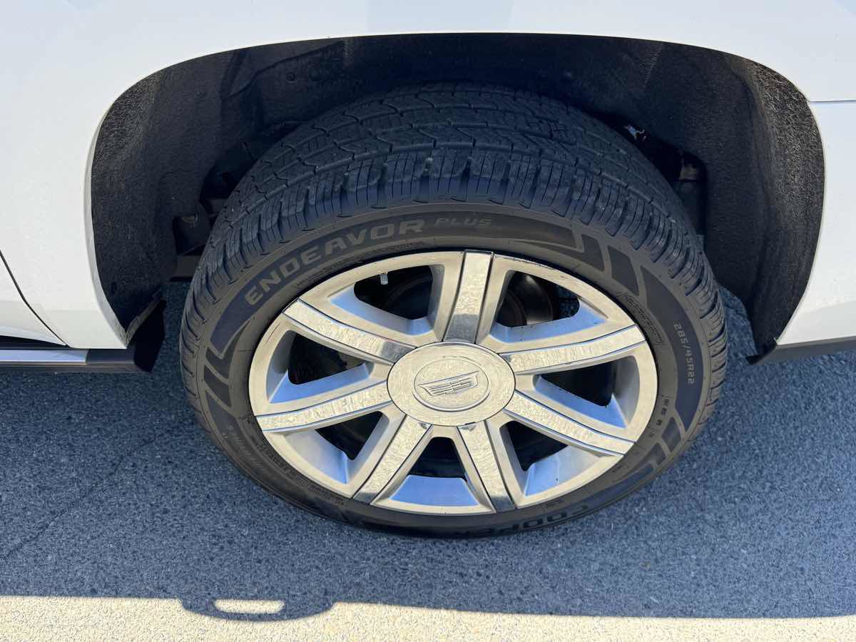 Used 2018 Cadillac Escalade ESV Premium Luxury AWD/4WD image 45