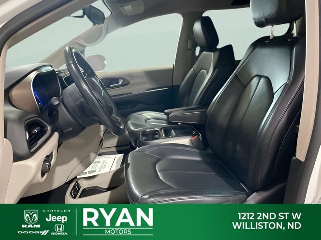 Used 2018 Chrysler Pacifica Touring-L FWD image 35