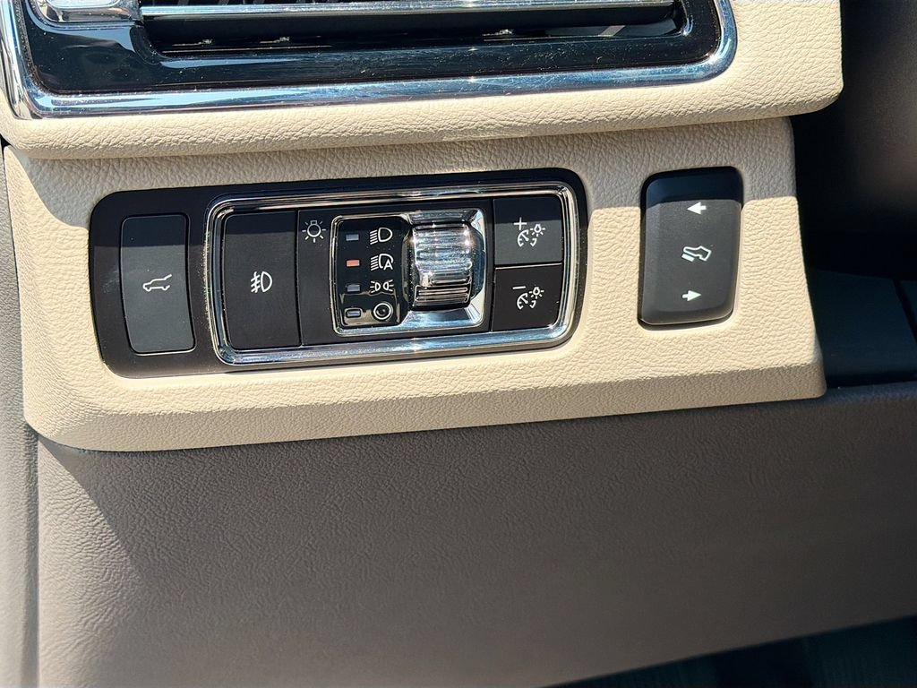 Used 2023 Lincoln Navigator Reserve AWD/4WD image 10