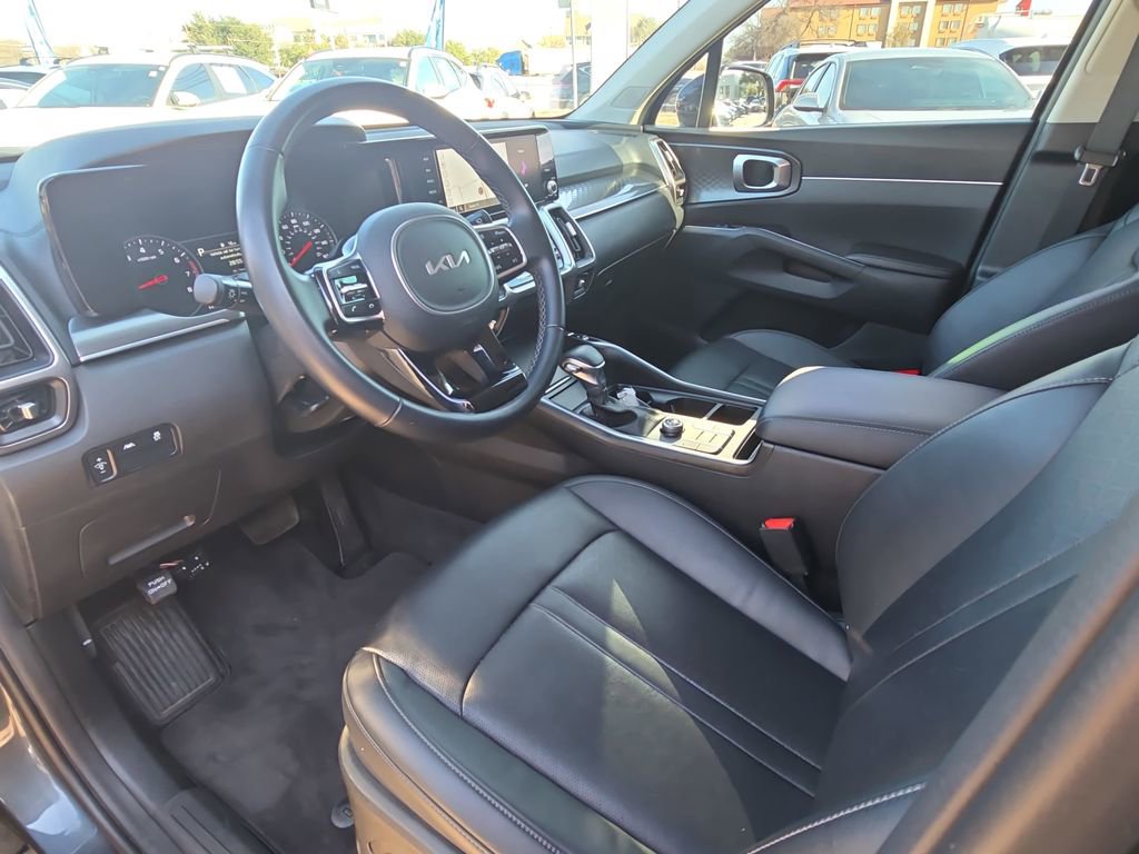 Used 2023 Kia Sorento S w/ Panoramic Sunroof Package image 16