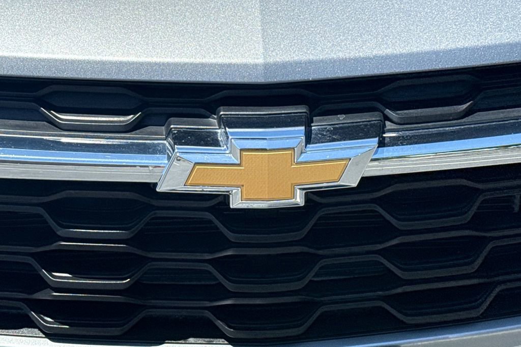 Used 2025 Chevrolet Trax LS FWD image 8