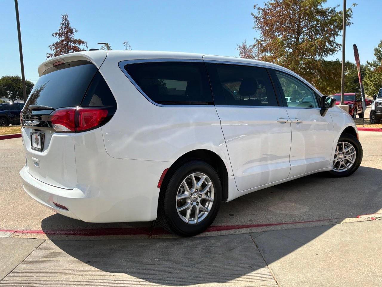 Used 2024 Chrysler Voyager LX FWD image 6