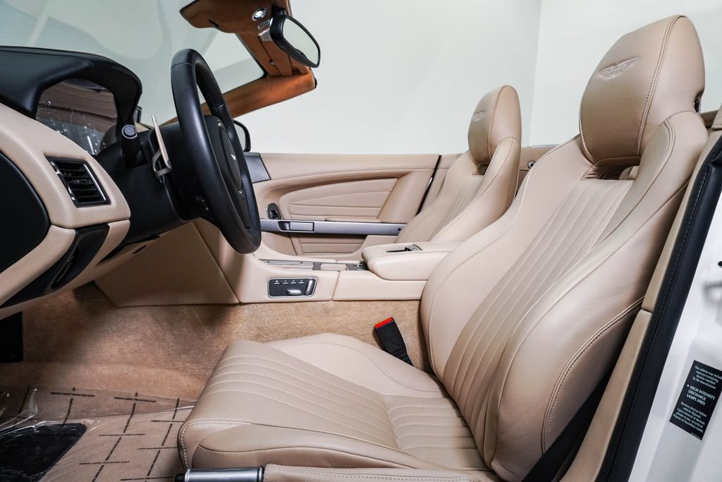 Used 2016 Aston Martin DB9 GT RWD image 23