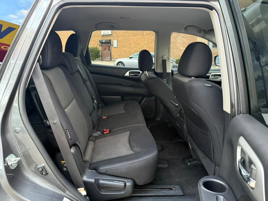 Used 2019 Nissan Pathfinder SV image 10