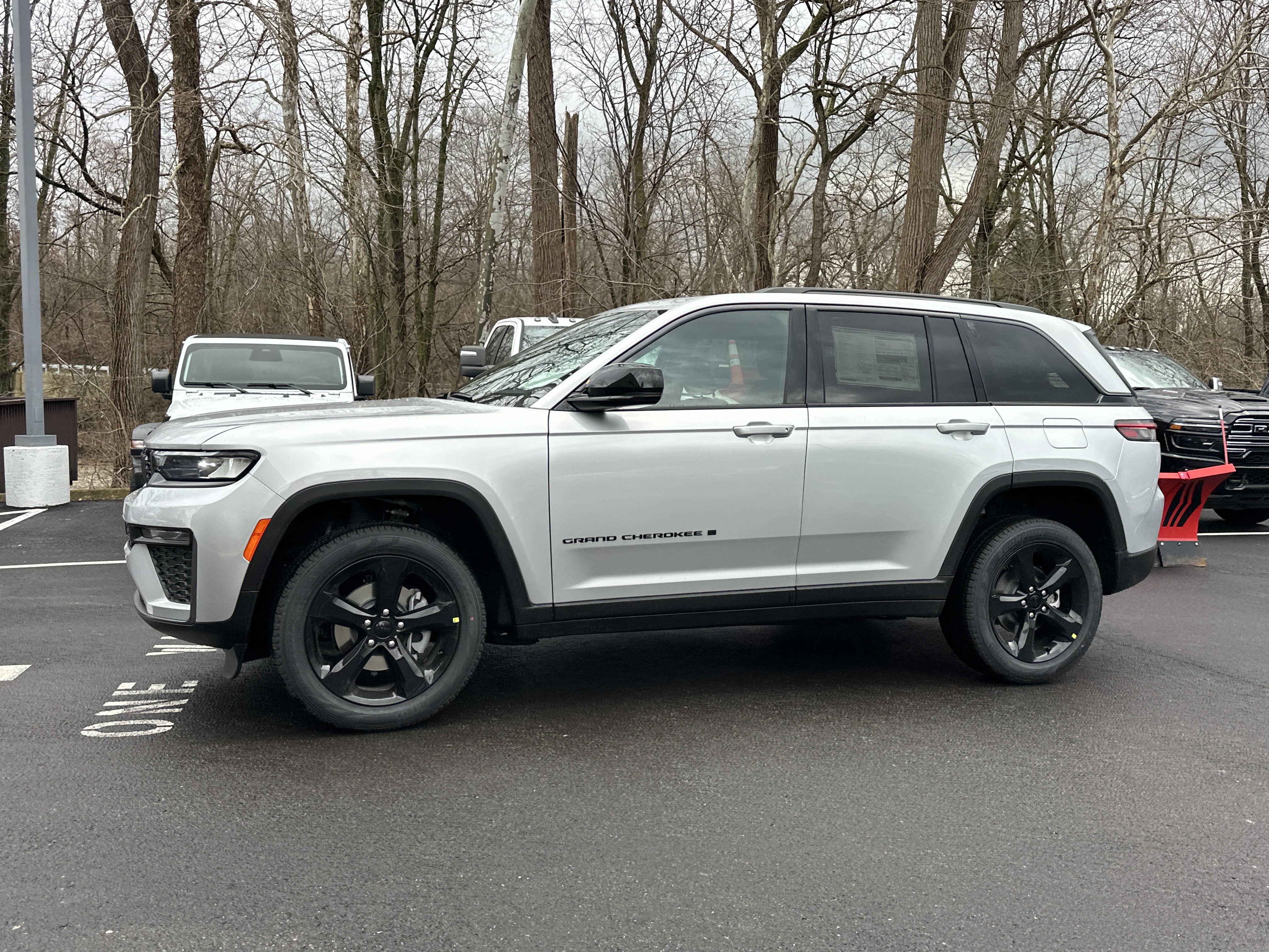 New 2026 Jeep Grand Cherokee Limited w/ Limited Altitude Package AWD/4WD image 23