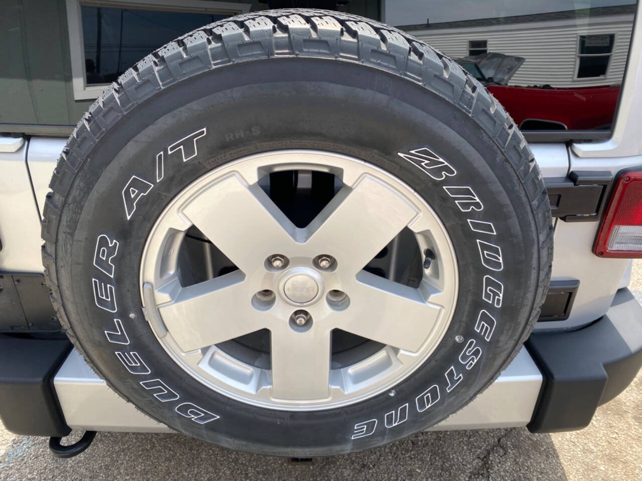 Used 2012 Jeep Wrangler Unlimited Sahara w/ Dual Top Group AWD/4WD image 13