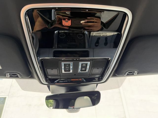 Used 2018 Land Rover Range Rover Sport SVR AWD/4WD image 27