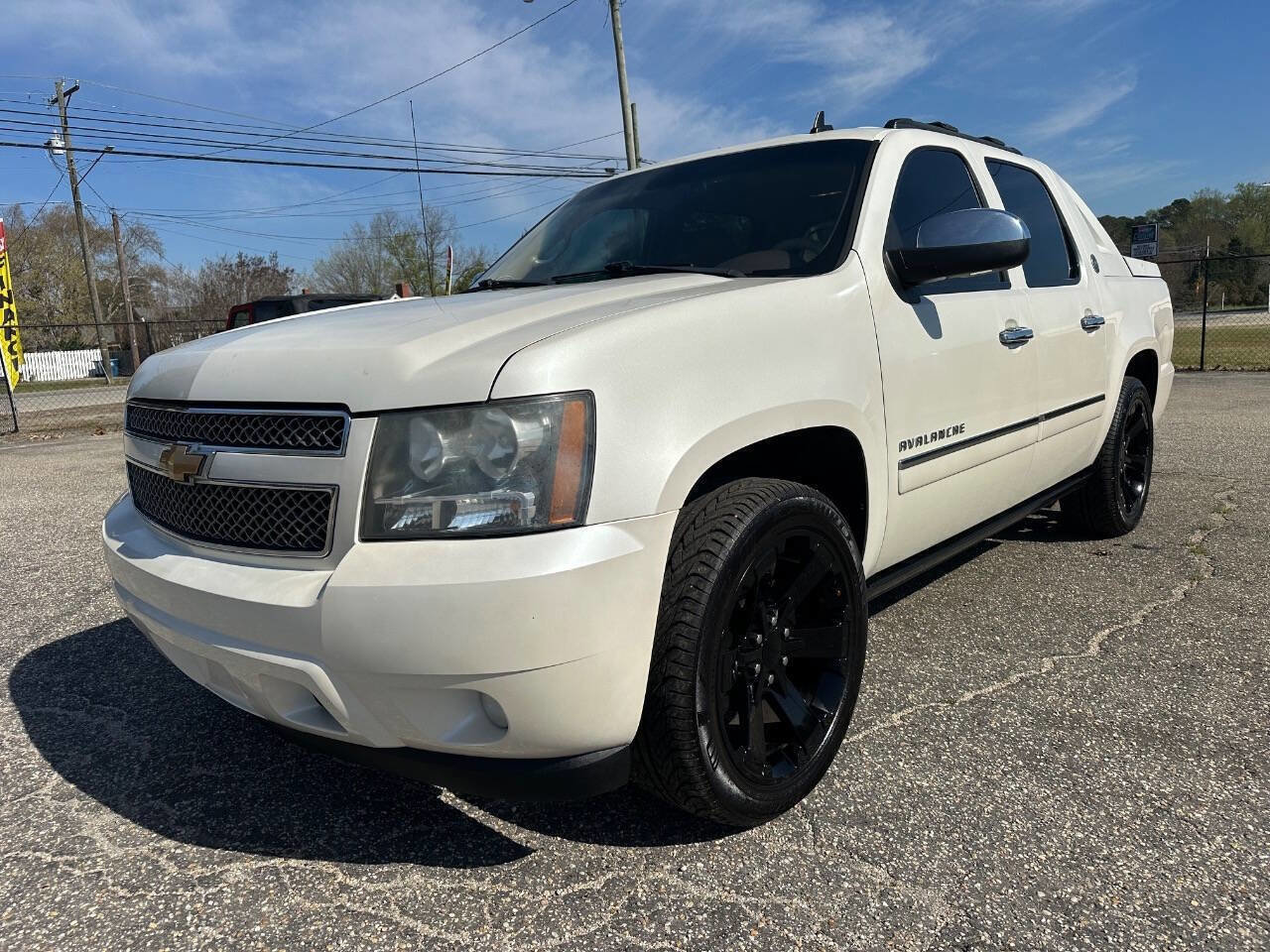 Used 2013 Chevrolet Avalanche LTZ RWD image 8