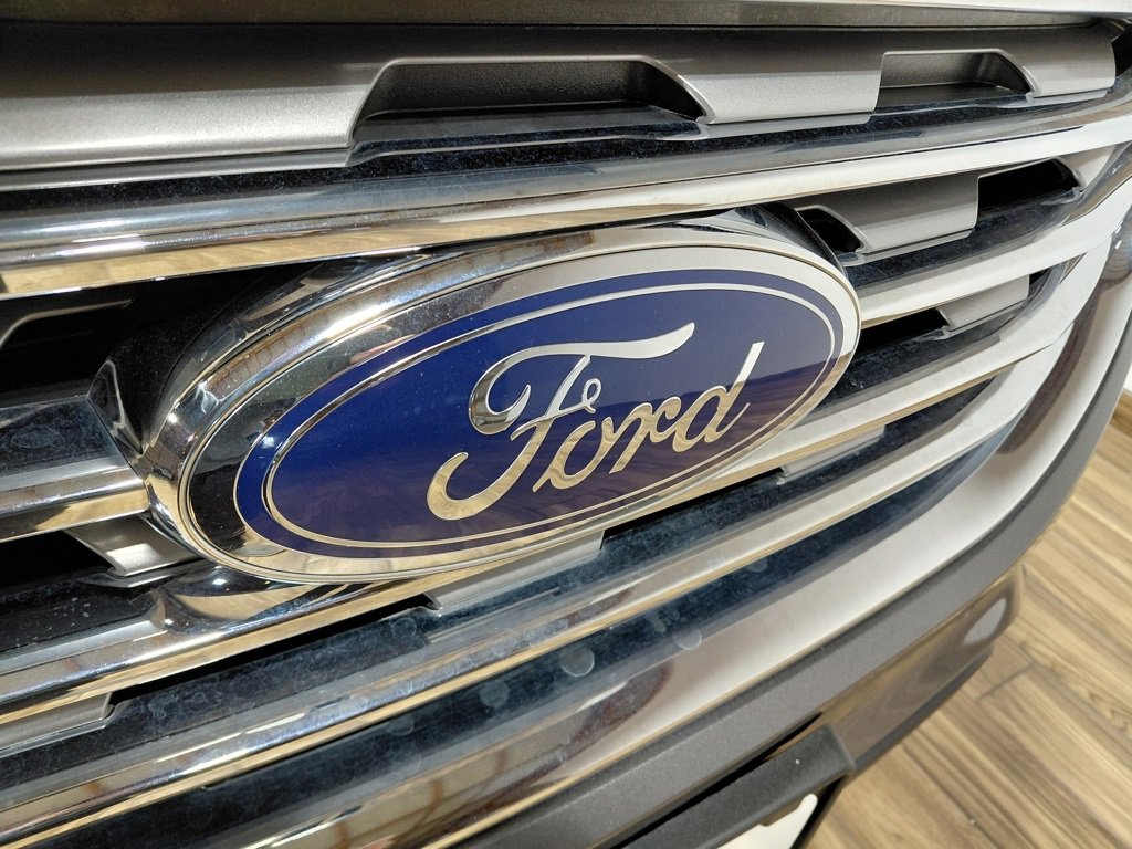 Used 2024 Ford Edge Titanium image 11