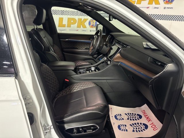 Used 2022 Jeep Grand Cherokee Summit w/ Luxury Tech Group V image 27