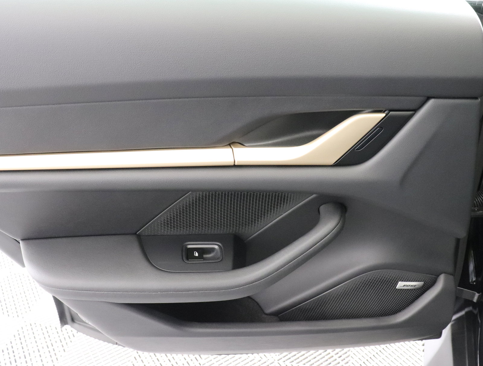 Used 2025 Porsche Taycan 4S image 23