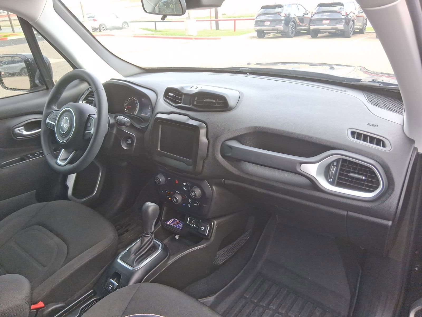 Used 2021 Jeep Renegade Latitude FWD image 11