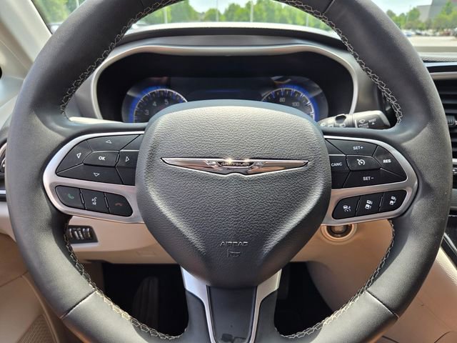 Used 2023 Chrysler Pacifica Touring-L FWD image 29