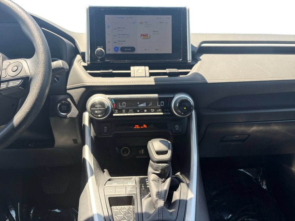 Used 2024 Toyota RAV4 XLE FWD image 15