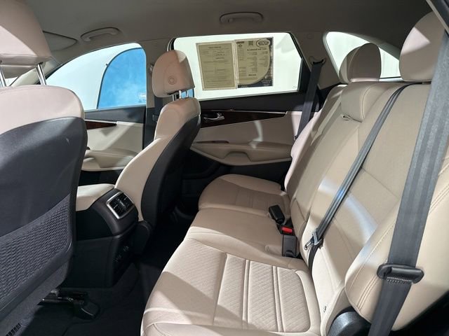 Used 2017 Kia Sorento LX w/ LX Convenience Package image 17