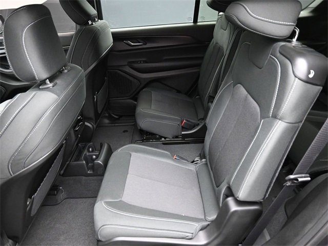 New 2025 Jeep Grand Cherokee L Laredo image 17