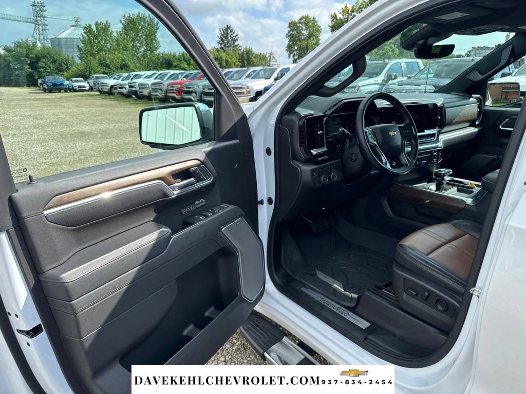 Used 2025 Chevrolet Silverado 1500 High Country w/ High Country Premium Package AWD/4WD image 17