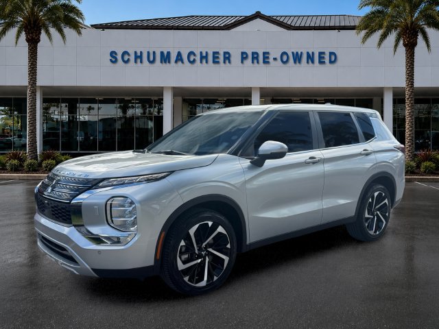 Used 2023 Mitsubishi Outlander SE AWD/4WD image 3