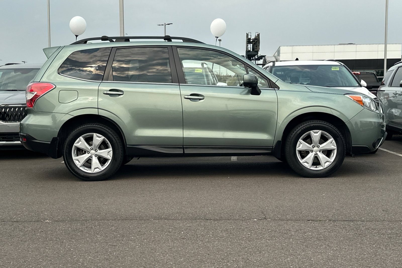 Used 2016 Subaru Forester 2.5i Limited AWD/4WD image 3