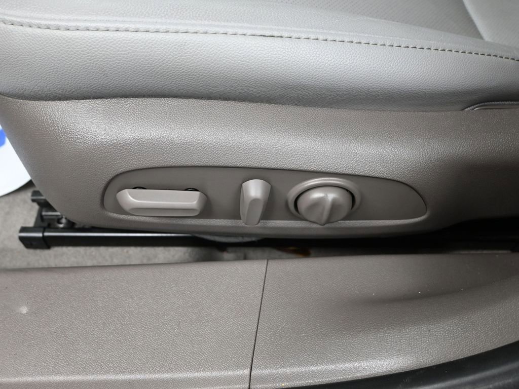 Used 2018 Chevrolet Malibu Premier w/ Premier Sun and Wheel Package image 13