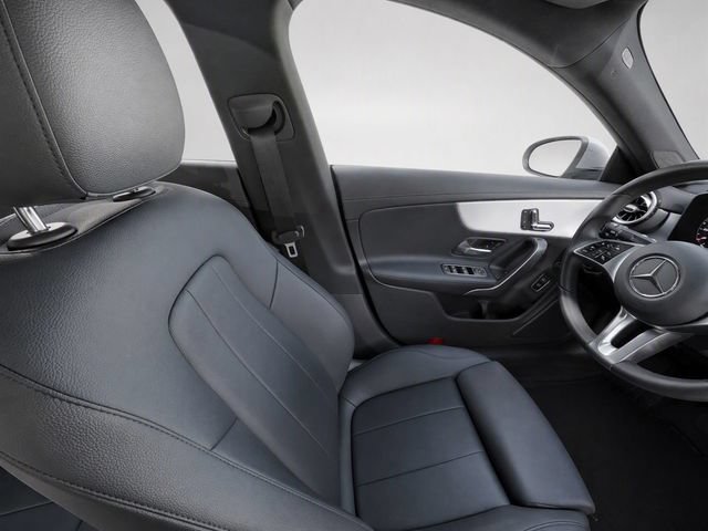 Used 2025 Mercedes-Benz CLA 250 4MATIC image 18