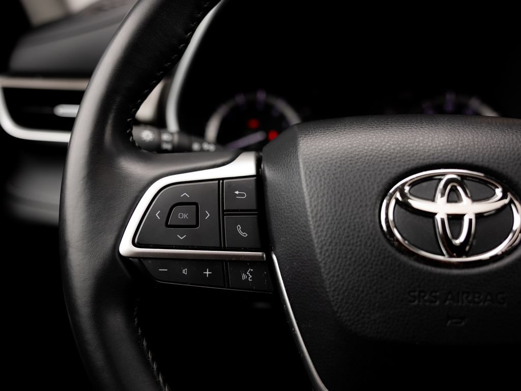 Used 2022 Toyota Highlander XLE AWD/4WD image 16