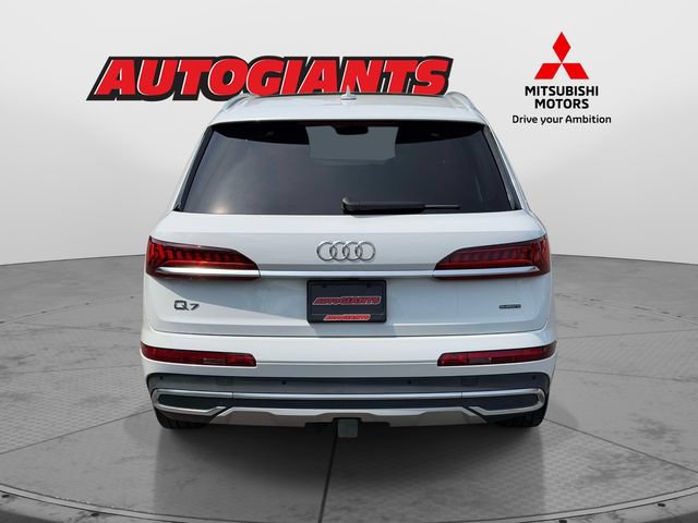 Used 2023 Audi Q7 2.0T Premium w/ Towing Package AWD/4WD image 3