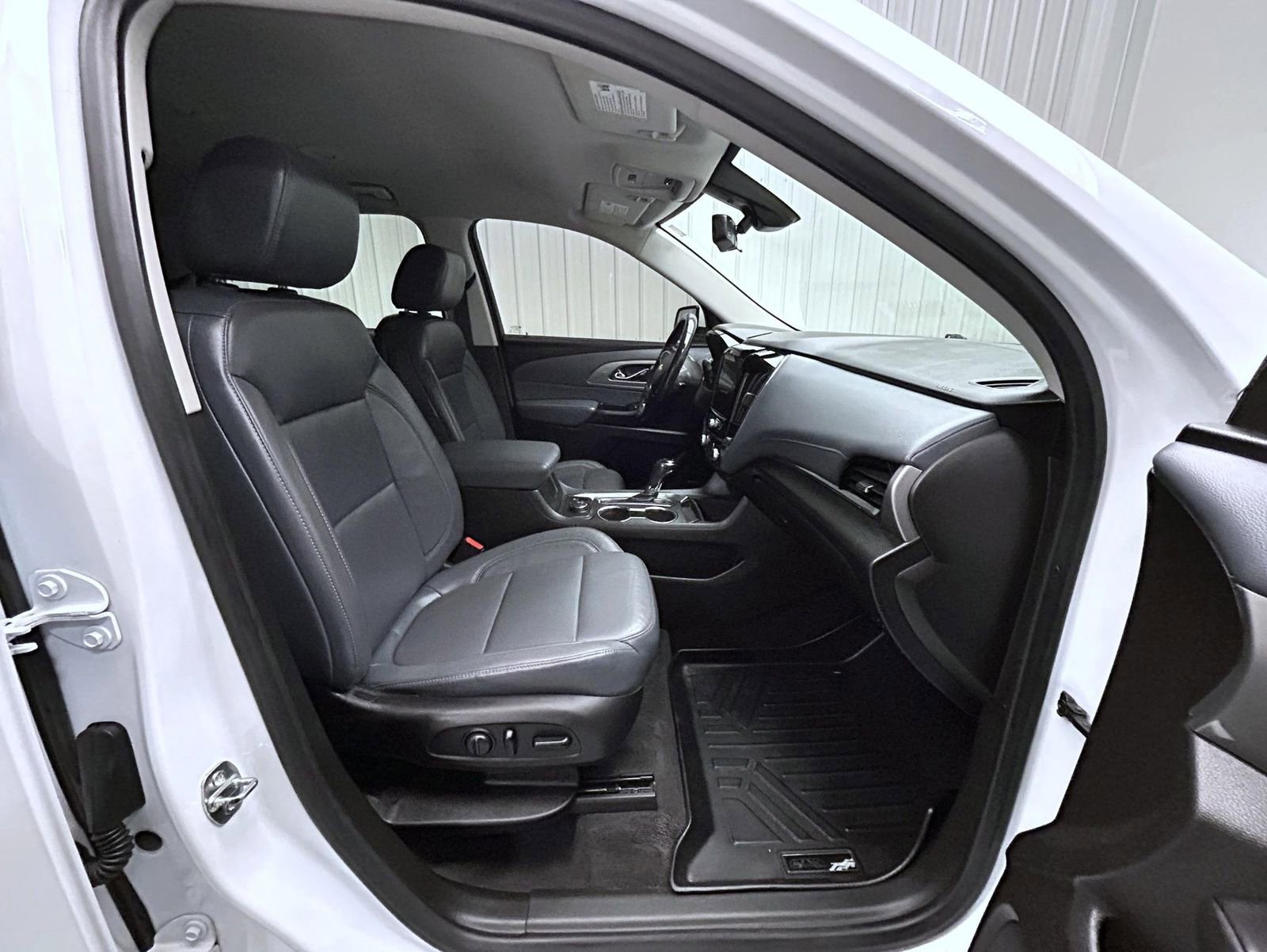 Used 2019 Chevrolet Traverse LT w/ LT Premium Package AWD/4WD image 15