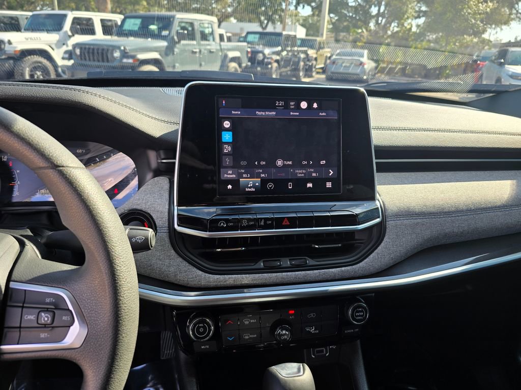 Used 2025 Jeep Compass Sport image 20