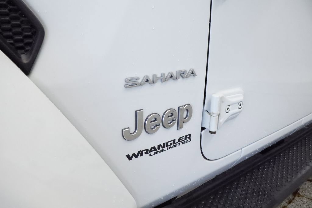Used 2018 Jeep Wrangler Unlimited Sahara w/ Uconnect 4C Nav & Sound Group AWD/4WD image 12