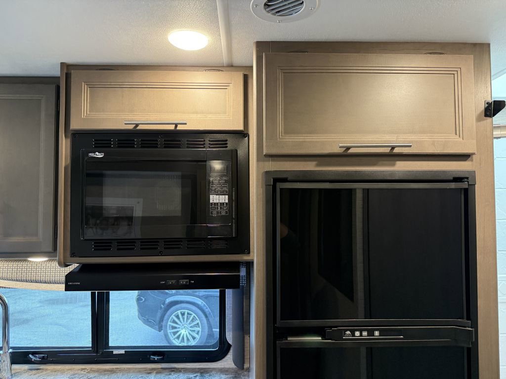 Used 2023 Ford E-450 and Econoline 450 Super Duty w/ Motorhome Prep Package image 62