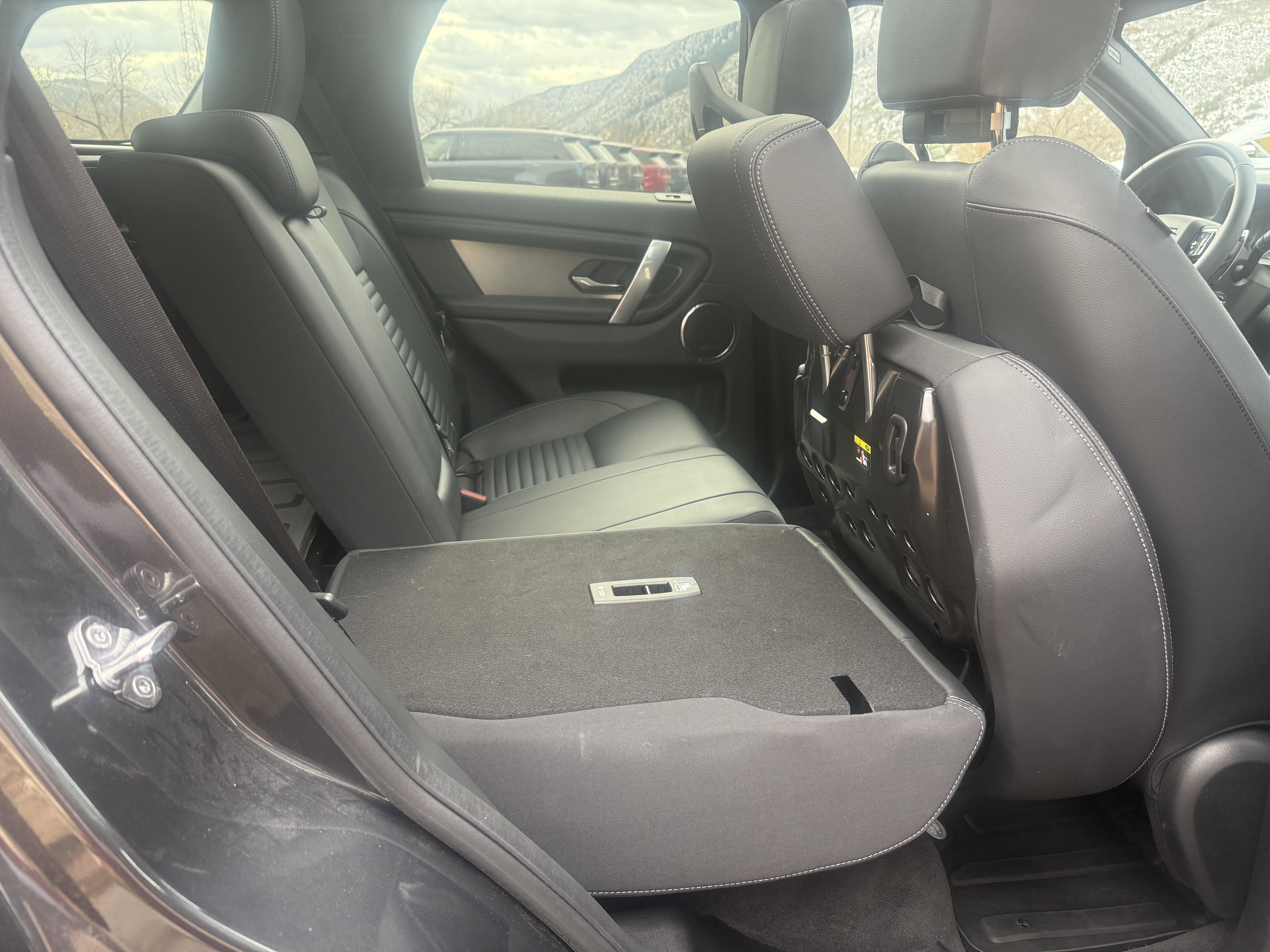 Used 2025 Land Rover Discovery Sport Dynamic SE image 37