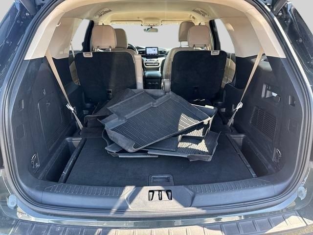 Used 2023 Ford Explorer XLT w/ Equipment Group 202A AWD/4WD image 17