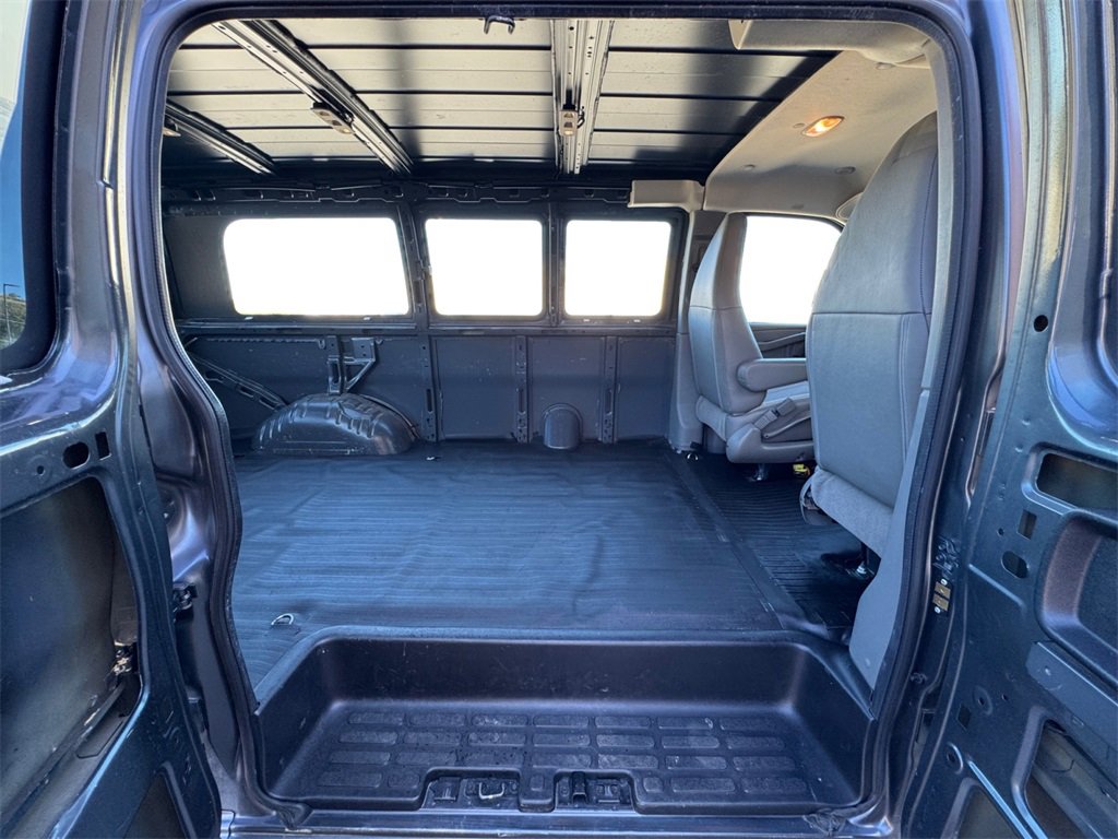 Used 2017 Chevrolet Express 2500 image 19