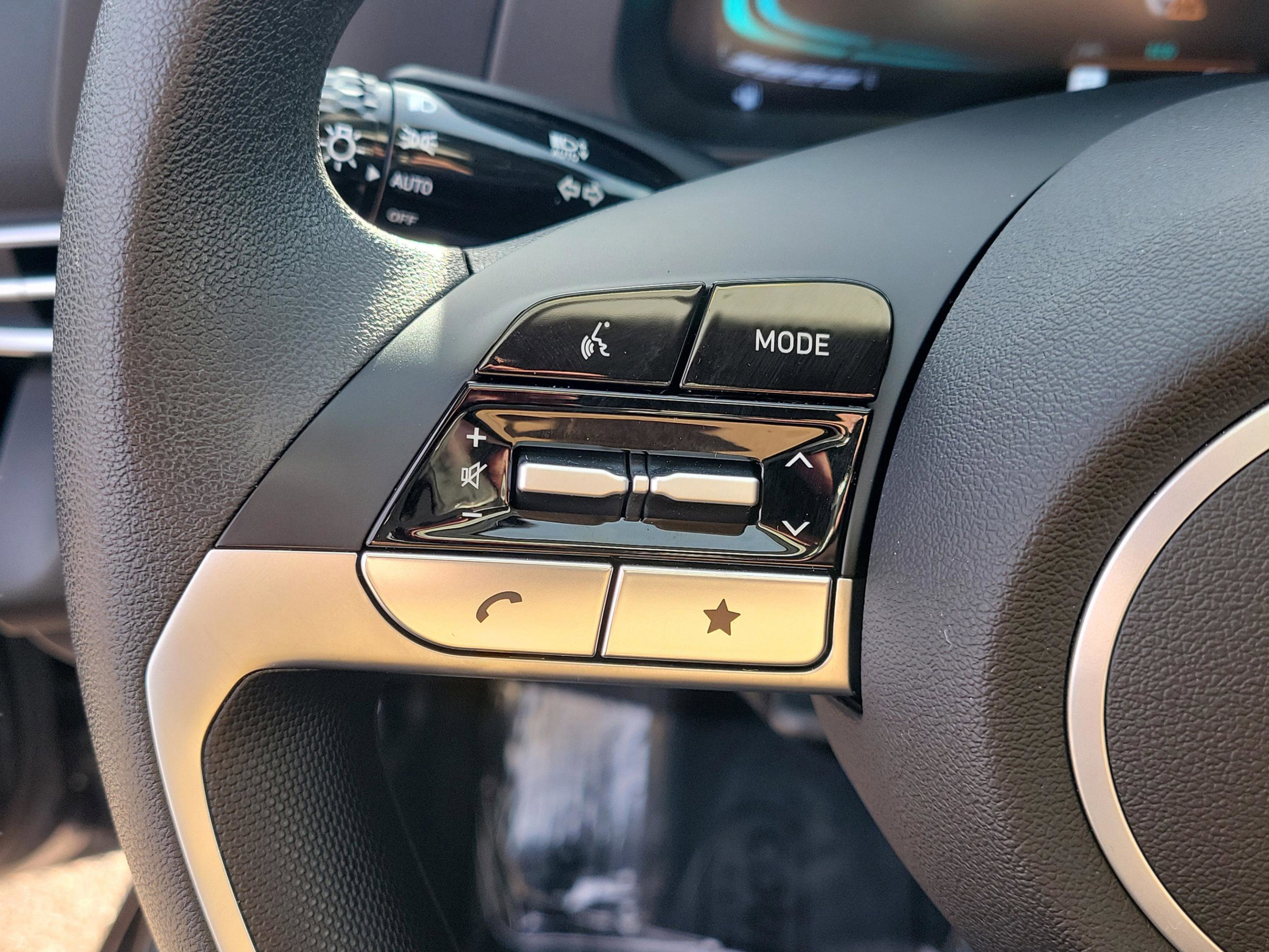 Used 2025 Hyundai Elantra Blue image 19