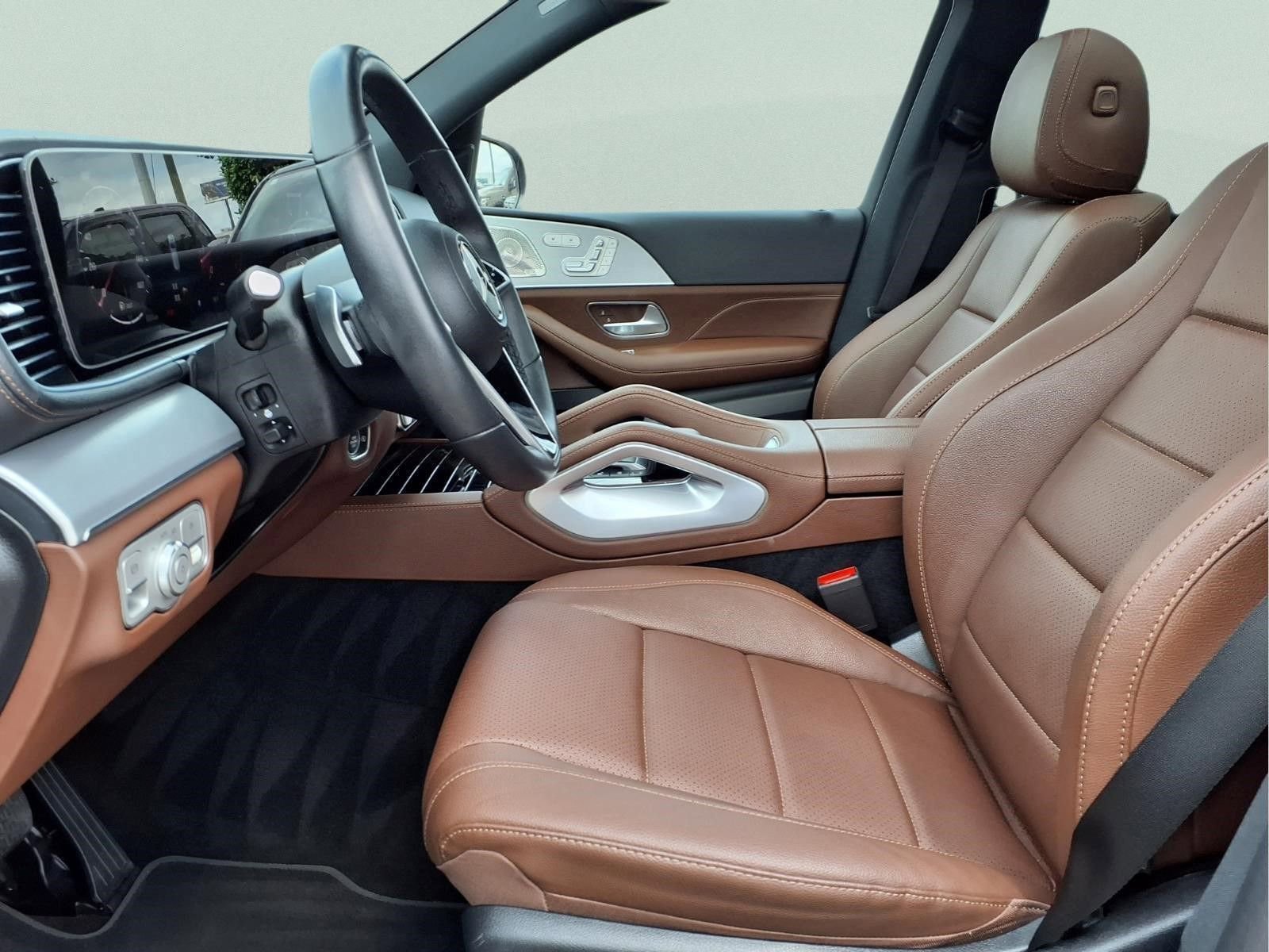 Used 2025 Mercedes-Benz GLS 450 4MATIC image 10