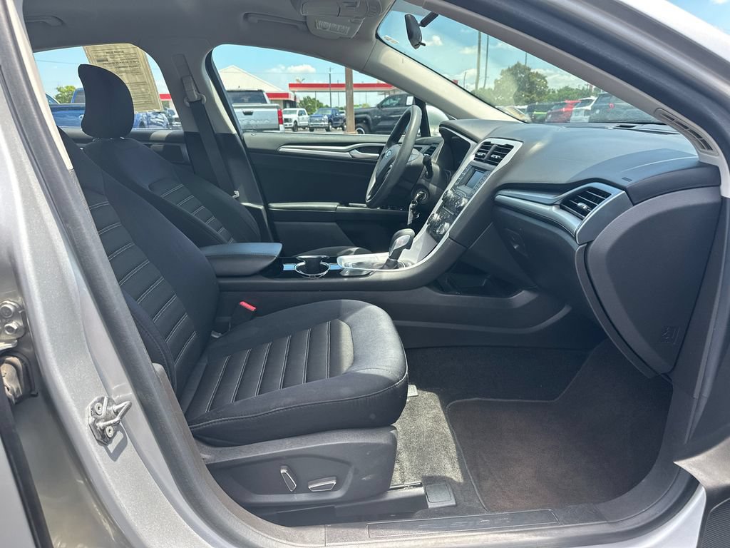 Used 2015 Ford Fusion SE FWD image 13
