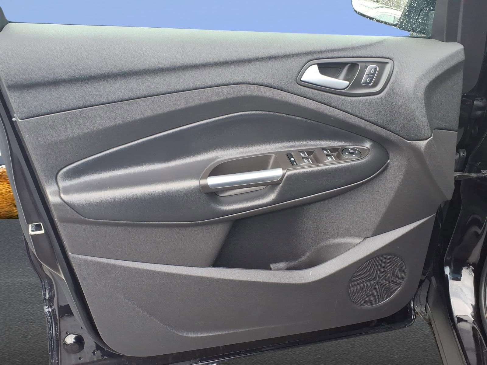 Used 2019 Ford Escape SE image 15