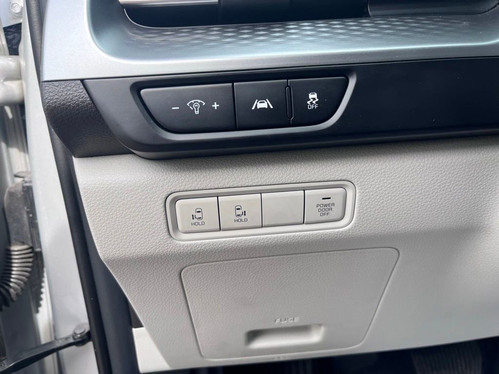 Used 2023 Kia Carnival LX FWD image 12